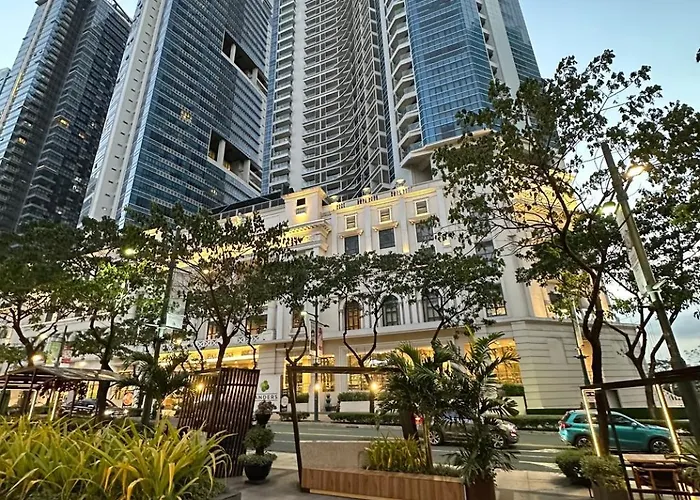 Urban Haven:cozy 2br Uptown Bgc W Washer + Balcony *